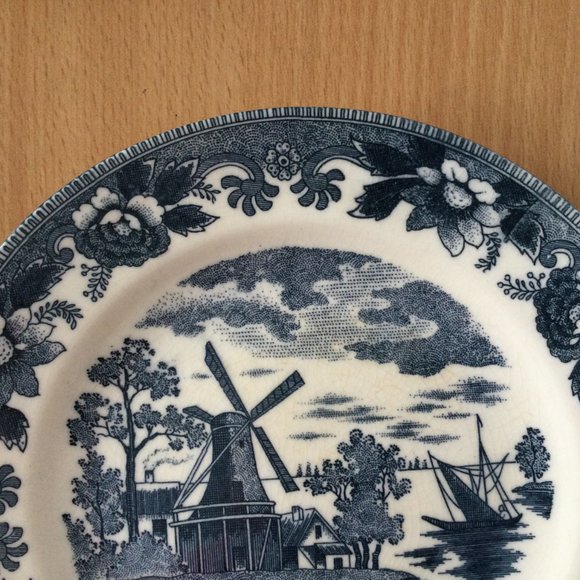 Beautiful decorative plate flower edge windmill in center 7.3" - Picture 2 of 5